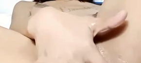 Cewek Tato Colok Lubang meki dan anal Pakai Dildo Baru